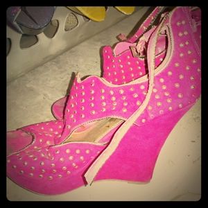Pink and gold wedges